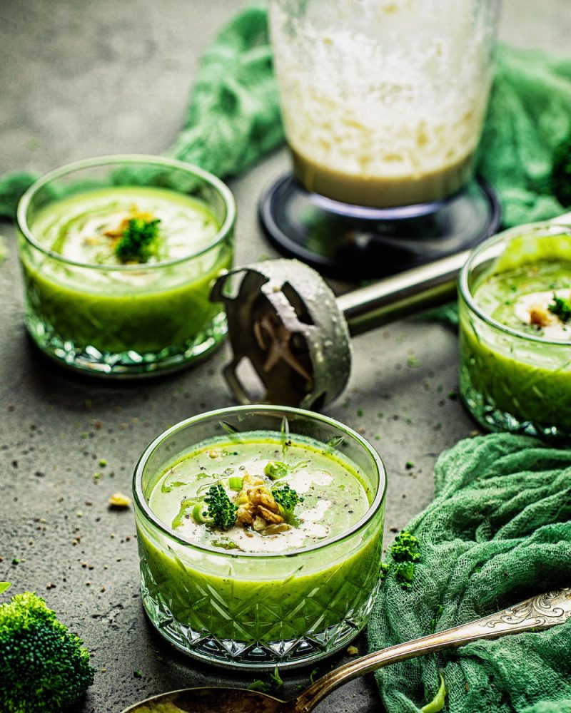Vegane Brokkoli-Suppe mit Kokos-Walnuss-Creme - Pünktchens Mama