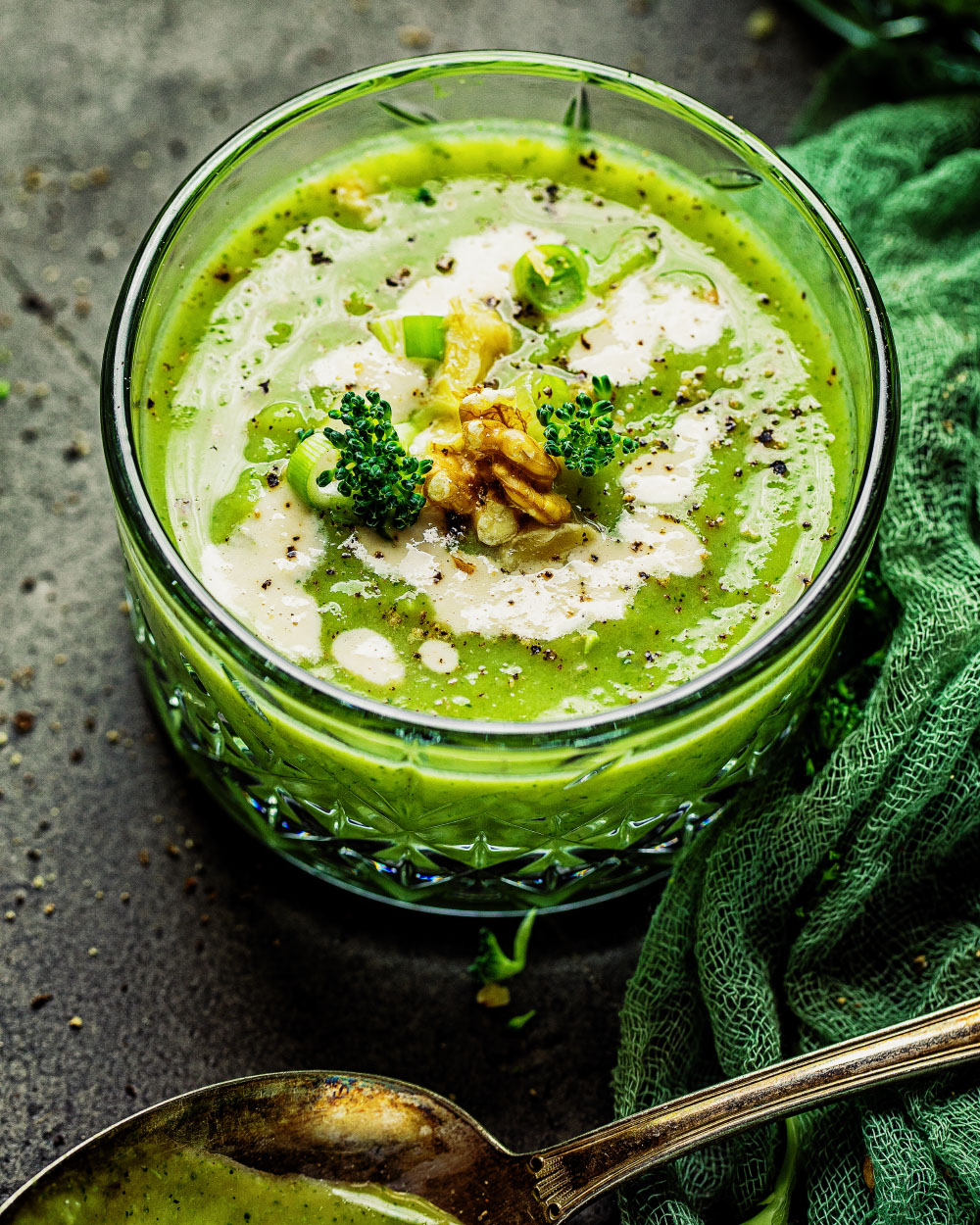 Brokkoli-Suppe vegan - einfaches Rezept fitfood und kalorienarm