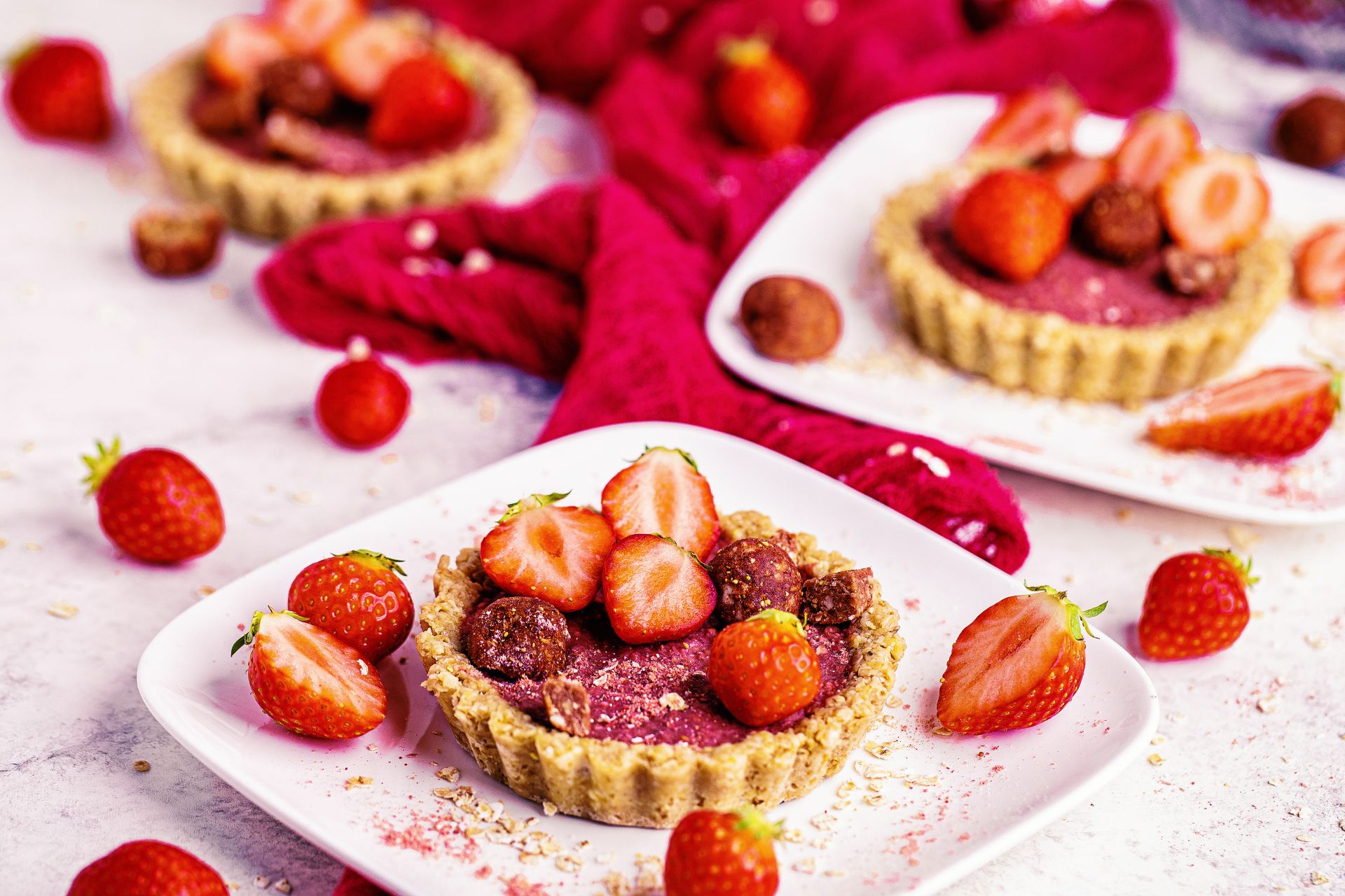 Erdbeer-Hafer-Tartelettes mit Oatsome Elsa Erdbeer